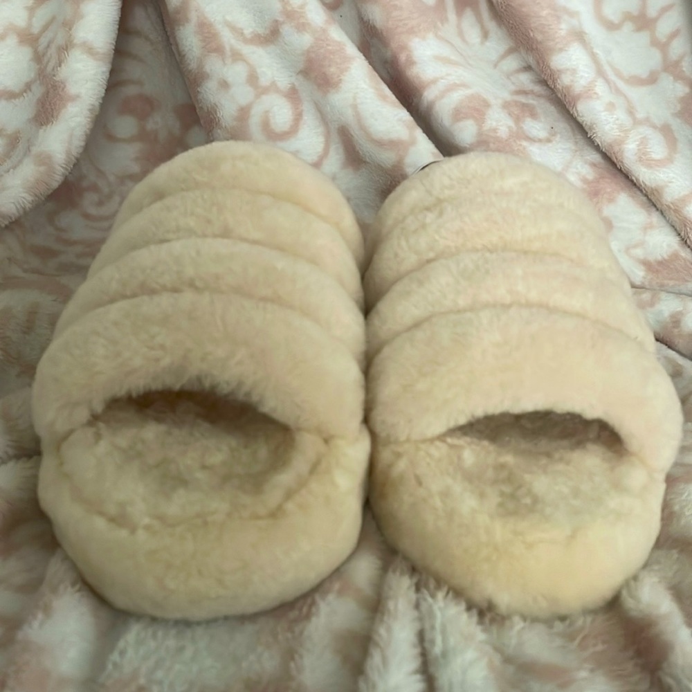 UGG Fluff Yeah slides. Tan, brown and white size 5. - Picture 1 of 5